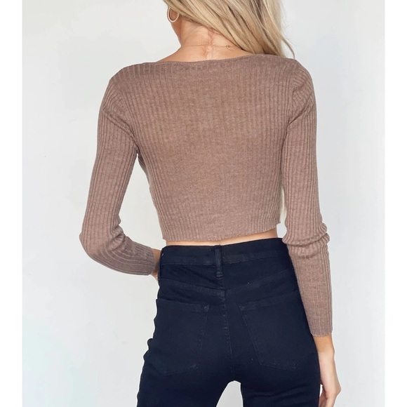 Cropped Lightweight Sweater - Picture 2 of 3
